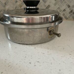 Vintage Amway Queen 18/8 Stainless Multi Ply 1.5 Quart Saucepan Pot with Lid MCM